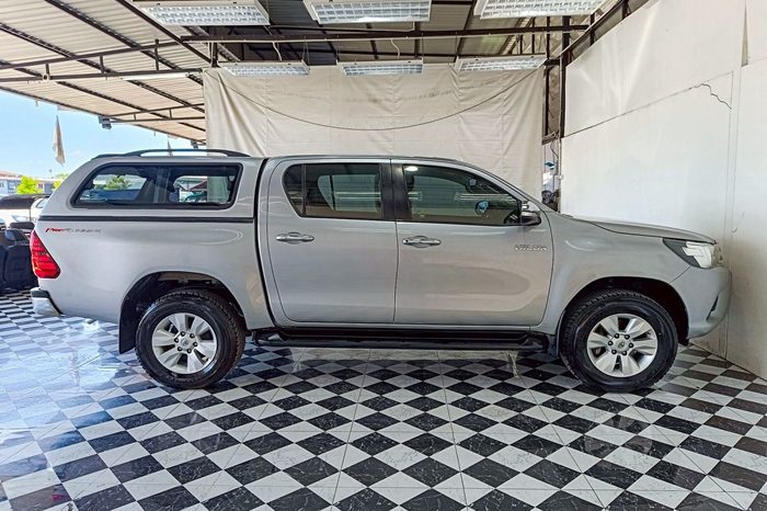 REVO PRE 2017 2.4E AT DOUBLE CAB SILVER  4950 full