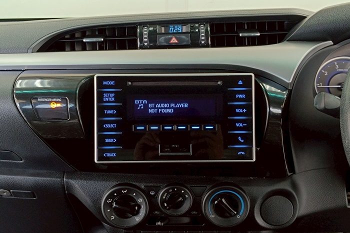 REVO PRE 2017 2.4E AT DOUBLE CAB SILVER  4950 full