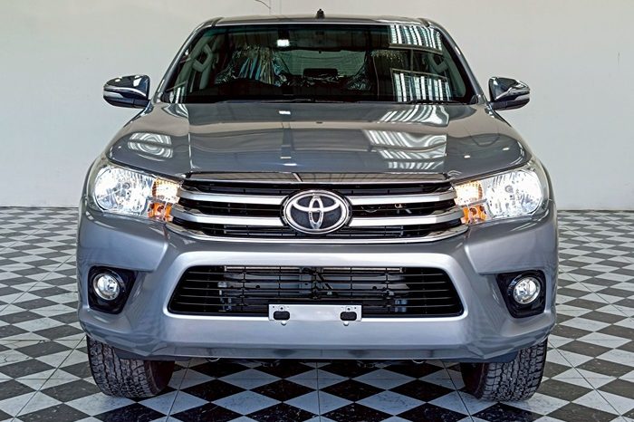 REVO PRE 2017 2.4E AT DOUBLE CAB SILVER  4950 full