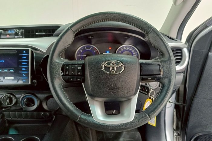 REVO PRE 2018 2.4E AT DOUBLE CAB SILVER  4960 full