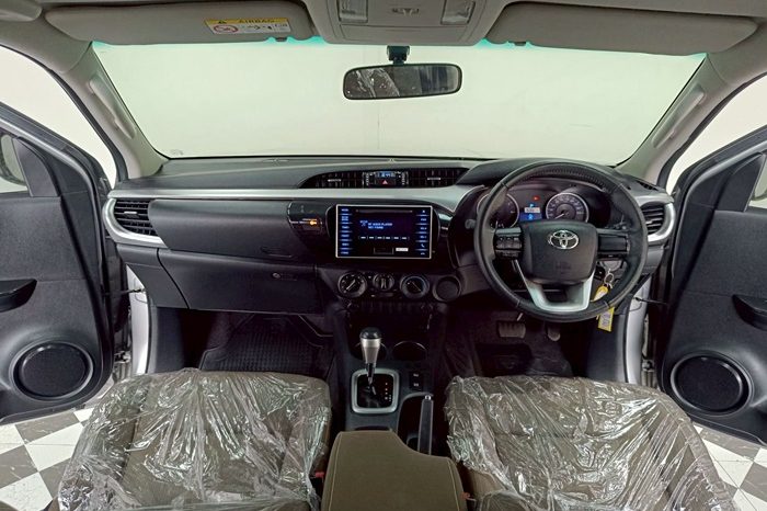 REVO PRE 2018 2.4E AT DOUBLE CAB SILVER  4960 full