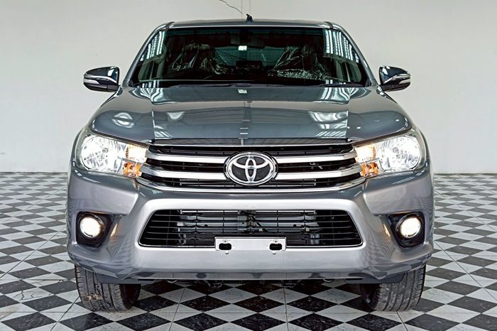 REVO PRE 2018 2.4E AT DOUBLE CAB SILVER  4960 full