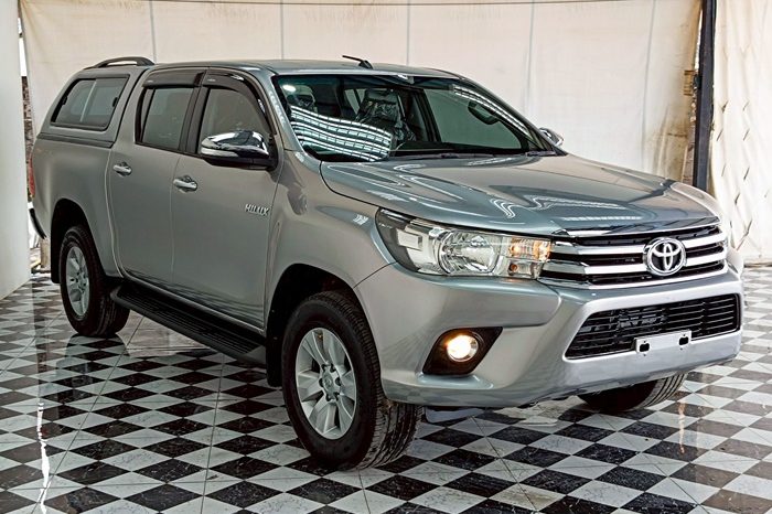 REVO PRE 2018 2.4E AT DOUBLE CAB SILVER  4960 full