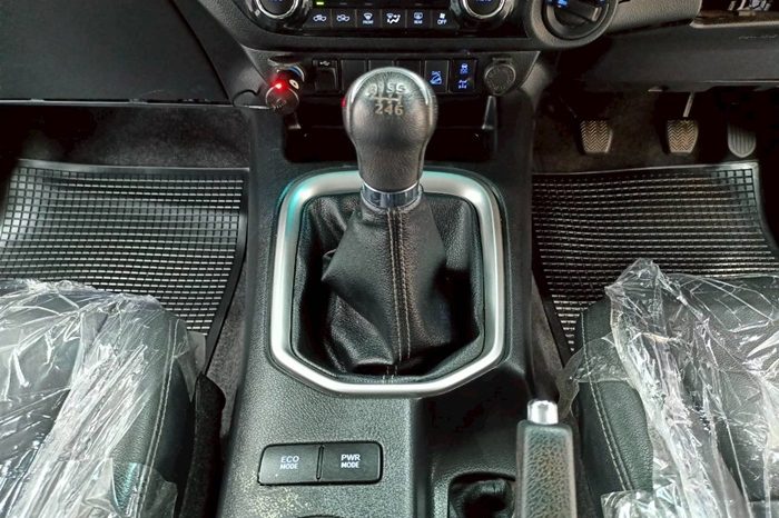REVO 4WD 2021 2.8G MT SMART CAB DARK GREY  6279 full