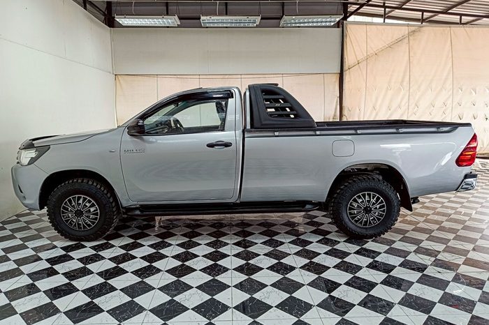 REVO 2WD 2018 2.4J MT STANDARD SILVER  2307 full