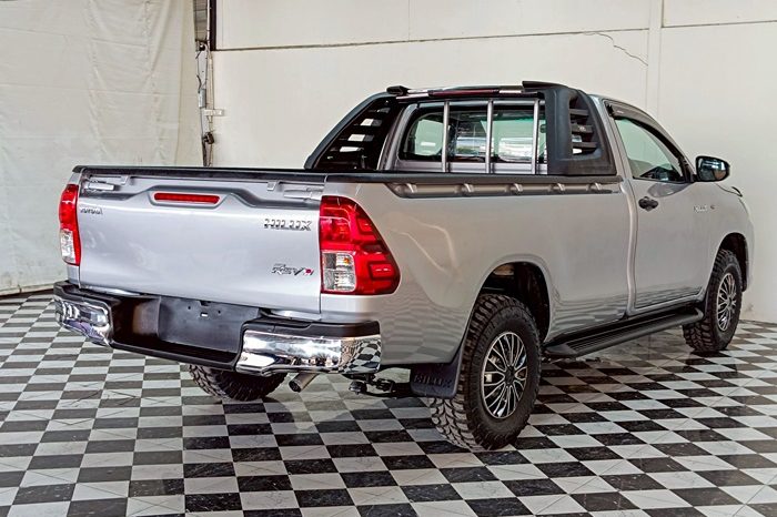 REVO 2WD 2018 2.4J MT STANDARD SILVER  2307 full