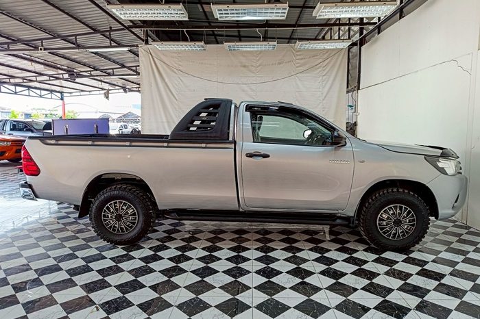REVO 2WD 2018 2.4J MT STANDARD SILVER  2307 full