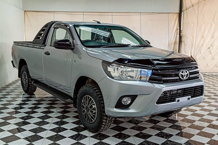REVO 2WD 2018 2.4J MT STANDARD SILVER  2307 full