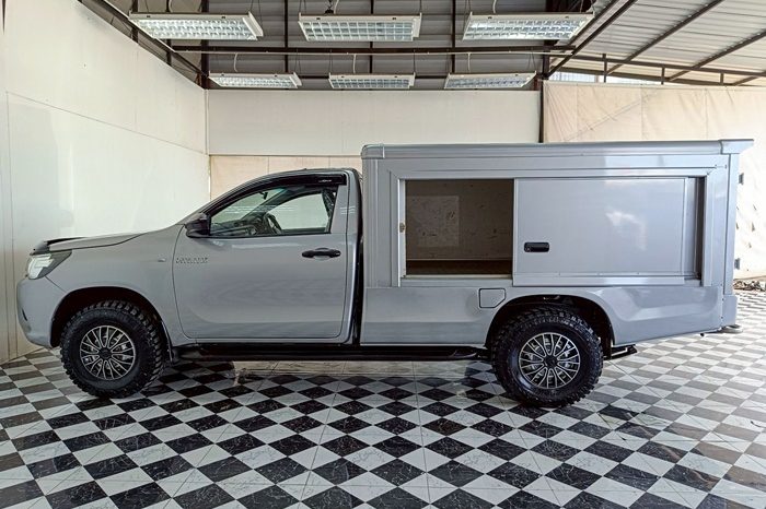REVO 2WD 2018 2.4J MT STANDARD SILVER  2423 full