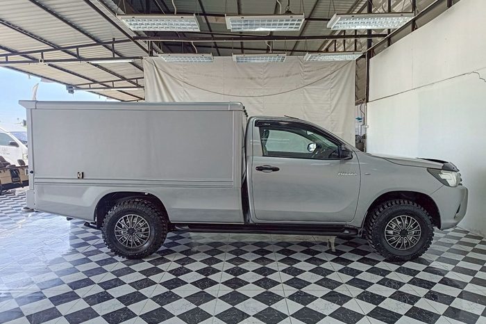 REVO 2WD 2018 2.4J MT STANDARD SILVER  2423 full