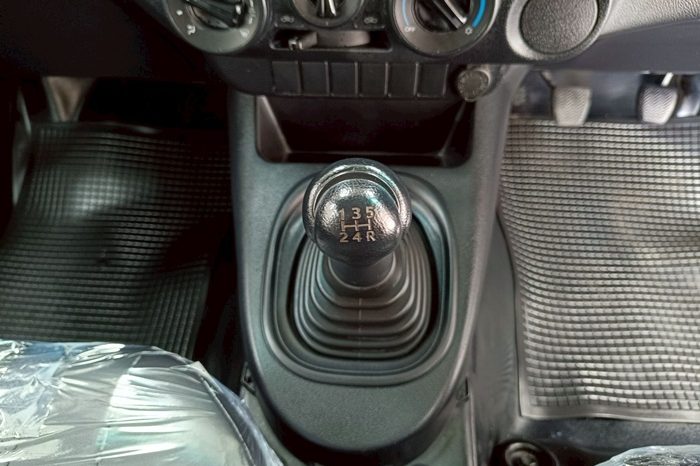 REVO 2WD 2018 2.4J MT STANDARD SILVER  2423 full