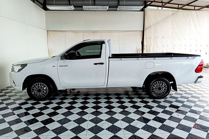 REVO 2WD 2018 2.4J MT STANDARD WHITE 3428 full