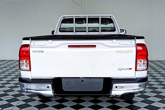 REVO 2WD 2018 2.4J MT STANDARD WHITE 3428 full