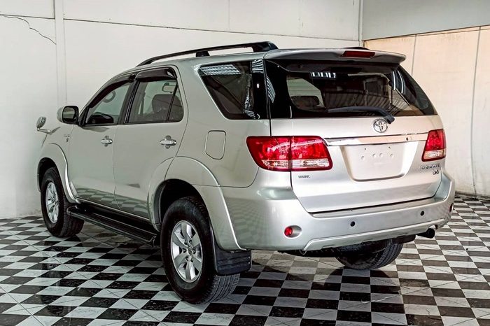 TOYOTA 4WD 2008 3.0V MT FORTUNER SILVER  7833 full