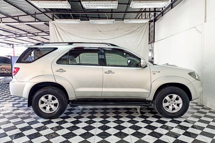 TOYOTA 4WD 2008 3.0V MT FORTUNER SILVER  7833 full