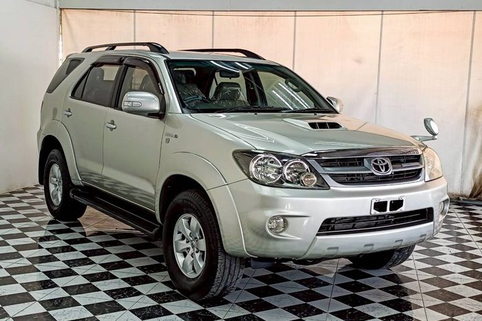 TOYOTA 4WD 2008 3.0V MT FORTUNER SILVER  7833 full