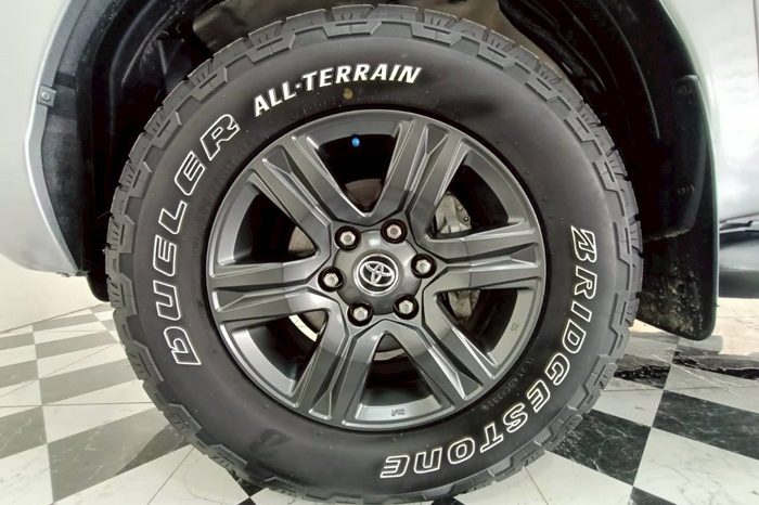 REVO 4WD 2021 2.4E MT SMART CAB SILVER  8356 full