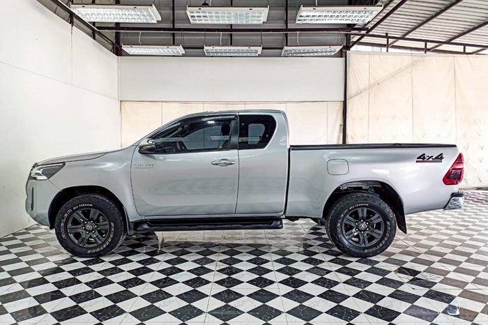 REVO 4WD 2021 2.4E MT SMART CAB SILVER  8356 full