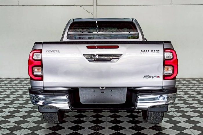 REVO 4WD 2021 2.4E MT SMART CAB SILVER  8356 full