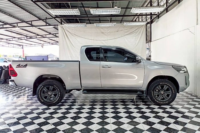REVO 4WD 2021 2.4E MT SMART CAB SILVER  8356 full