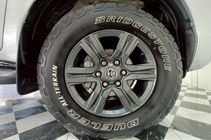 REVO 4WD 2021 2.4E MT SMART CAB SILVER  8356 full