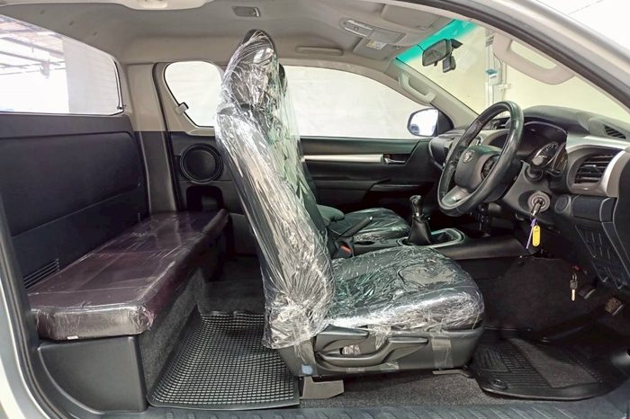 REVO 4WD 2021 2.4E MT SMART CAB SILVER  8356 full
