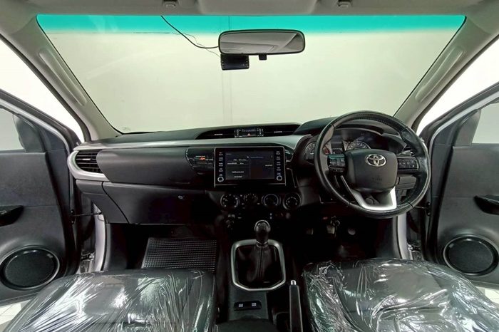 REVO 4WD 2021 2.4E MT SMART CAB SILVER  8356 full