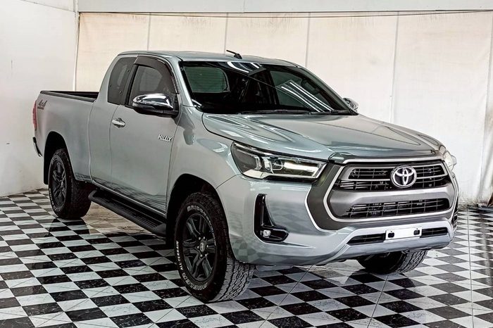 REVO 4WD 2021 2.4E MT SMART CAB SILVER  8356 full