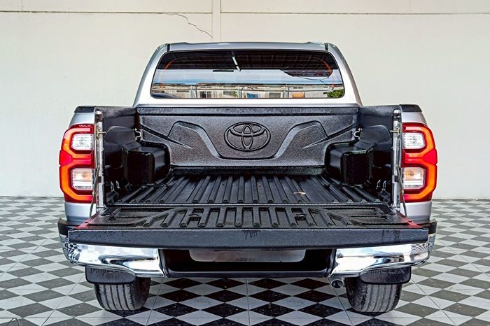 REVO 4WD 2021 2.4E MT DOUBLE CAB SILVER  8592 full