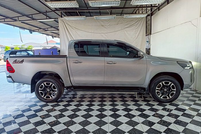 REVO 4WD 2021 2.4E MT DOUBLE CAB SILVER  8592 full