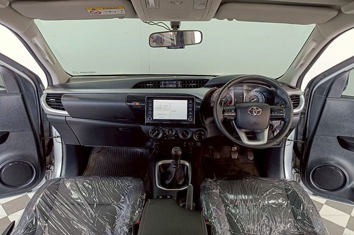 REVO 4WD 2021 2.4E MT DOUBLE CAB SILVER  8592 full