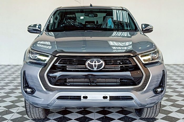 REVO 4WD 2021 2.4E MT DOUBLE CAB SILVER  8592 full