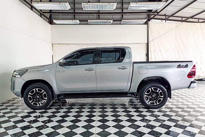 REVO 4WD 2021 2.4E MT DOUBLE CAB SILVER  8602 full