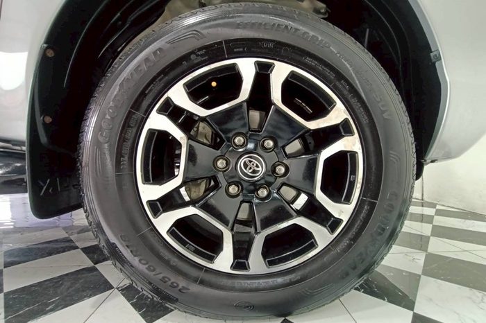 REVO 4WD 2021 2.4E MT DOUBLE CAB SILVER  8602 full
