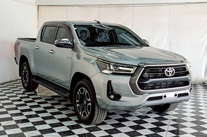 REVO 4WD 2021 2.4E MT DOUBLE CAB SILVER  8602 full