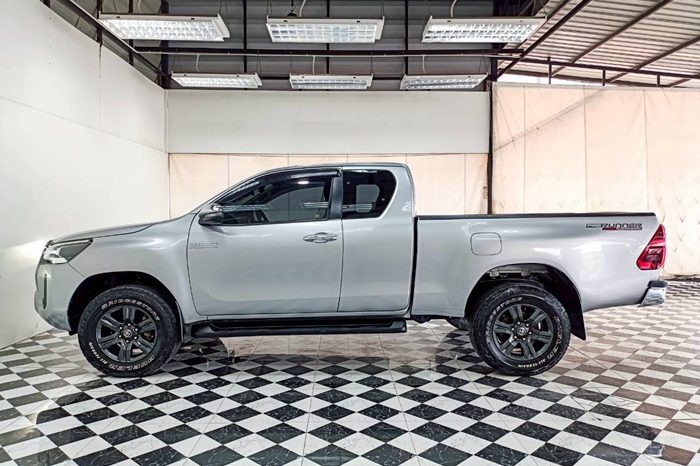 REVO 4WD 2021 2.4E MT SMART CAB SILVER  8706 full