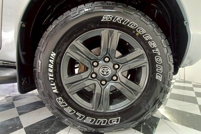 REVO 4WD 2021 2.4E MT SMART CAB SILVER  8706 full