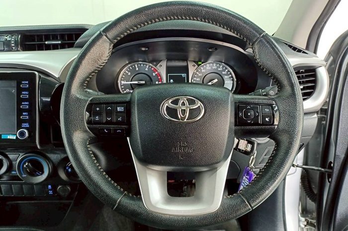REVO 4WD 2021 2.4E MT SMART CAB SILVER  8706 full