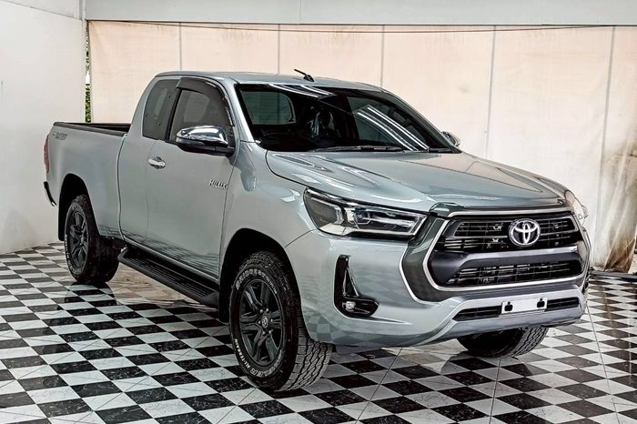 REVO 4WD 2021 2.4E MT SMART CAB SILVER  8706 full