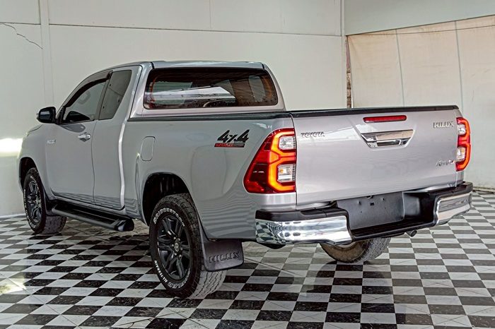 REVO 4WD 2021 2.4E MT SMART CAB SILVER  8716 full