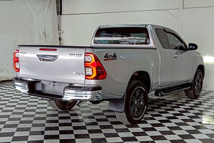 REVO 4WD 2021 2.4E MT SMART CAB SILVER  8716 full