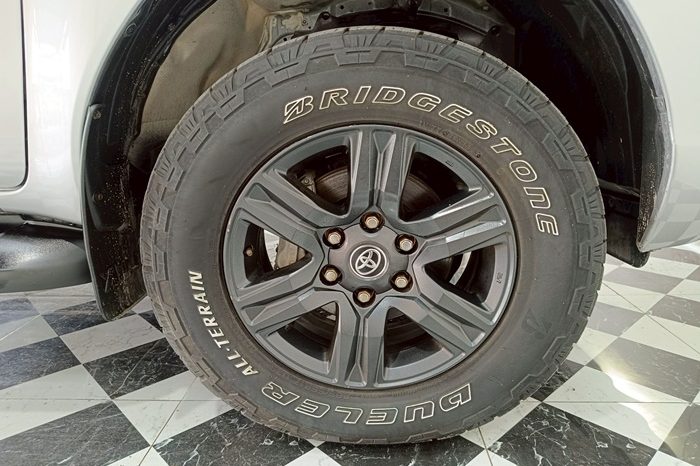 REVO 4WD 2021 2.4E MT SMART CAB SILVER  8716 full