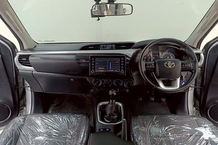 REVO 4WD 2021 2.4E MT SMART CAB SILVER  8716 full