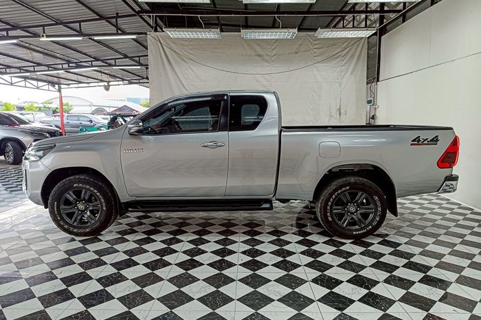 REVO 4WD 2021 2.4E MT SMART CAB SILVER  8716 full