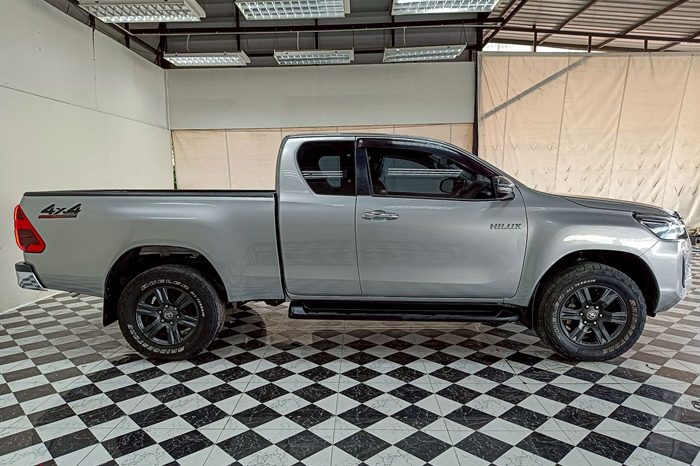 REVO 4WD 2021 2.4E MT SMART CAB SILVER  8716 full