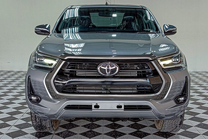 REVO 4WD 2021 2.4E MT SMART CAB SILVER  8716 full