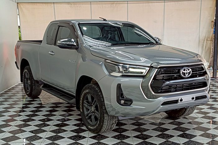 REVO 4WD 2021 2.4E MT SMART CAB SILVER  8716 full