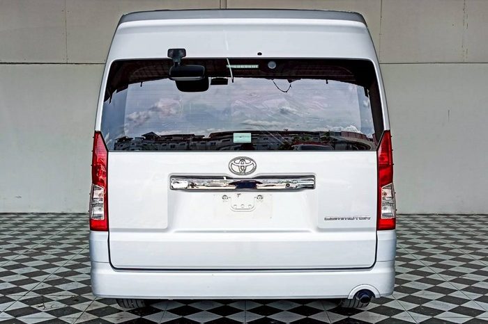TOYOTA 2020 2WD 2.8 MT COMMUTER WHITE  8950 full