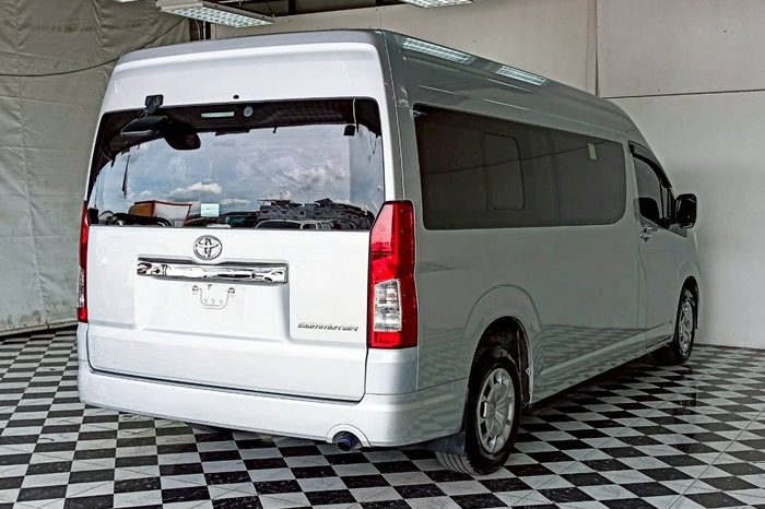TOYOTA 2020 2WD 2.8 MT COMMUTER WHITE  8950 full