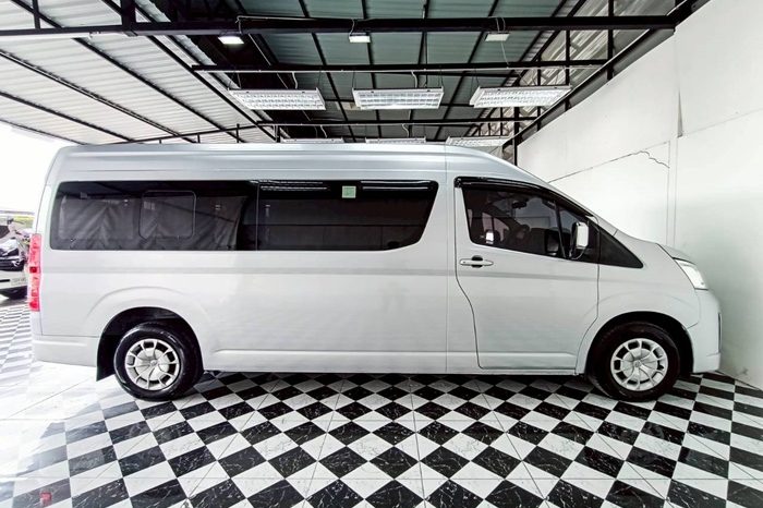 TOYOTA 2020 2WD 2.8 MT COMMUTER WHITE  8950 full